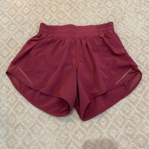 hotty hot lululemon shorts